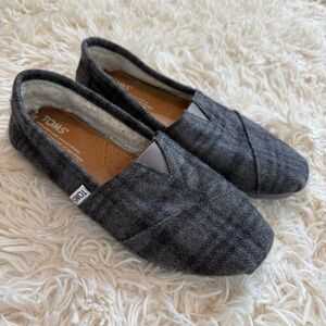 TOMS Women’s Classic Gray Wool Slip-On Shoes Size W6 Fleece Lined Comfort Flats